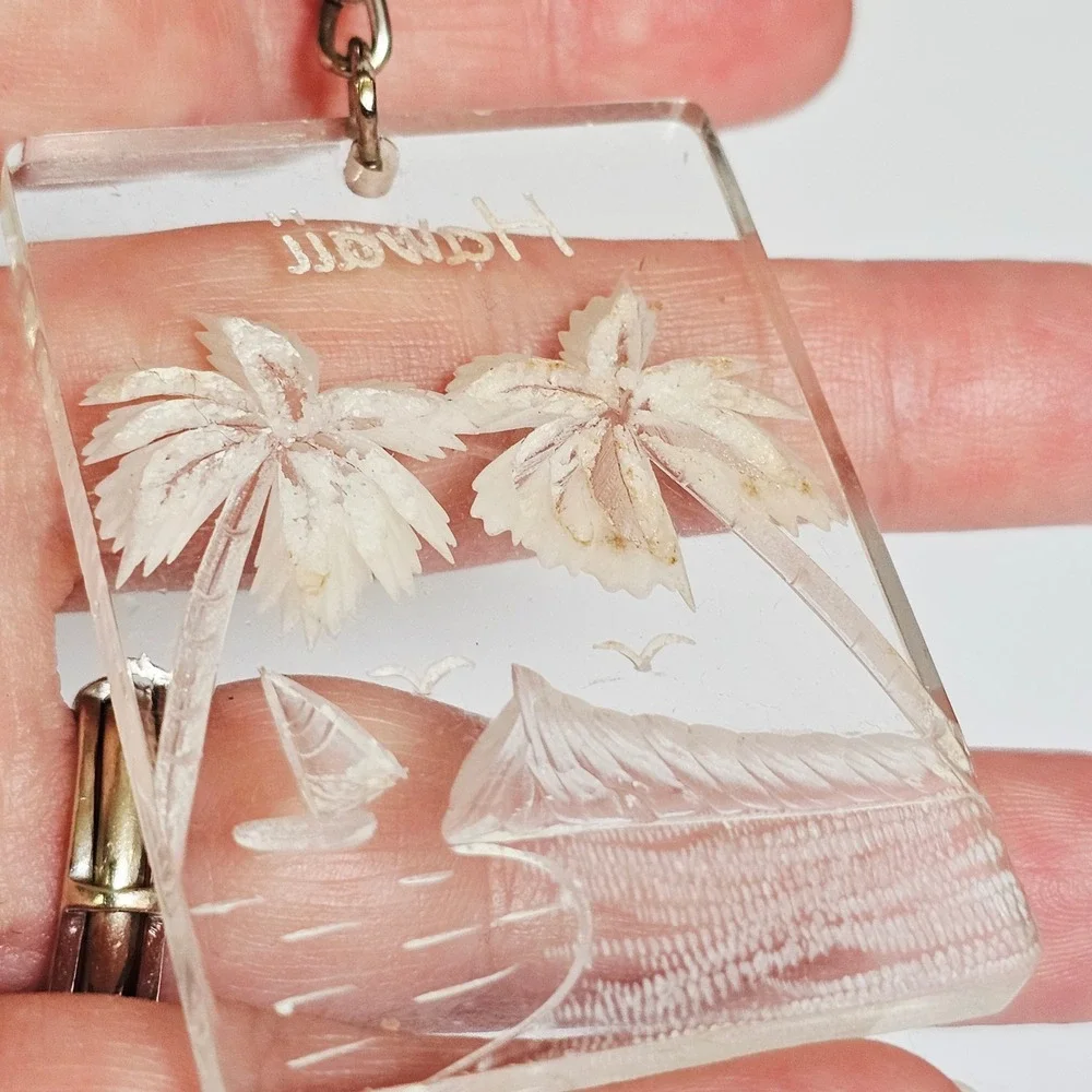 Vintage‎ Hawaii Keychain Clear Etched Acrylic Palm Trees Sailboat Retro Souvenir
